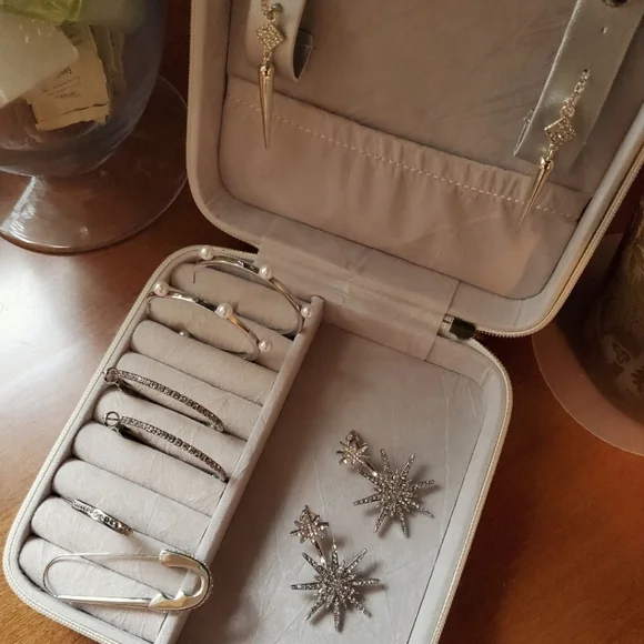 Earrings - Picture 2 of 5